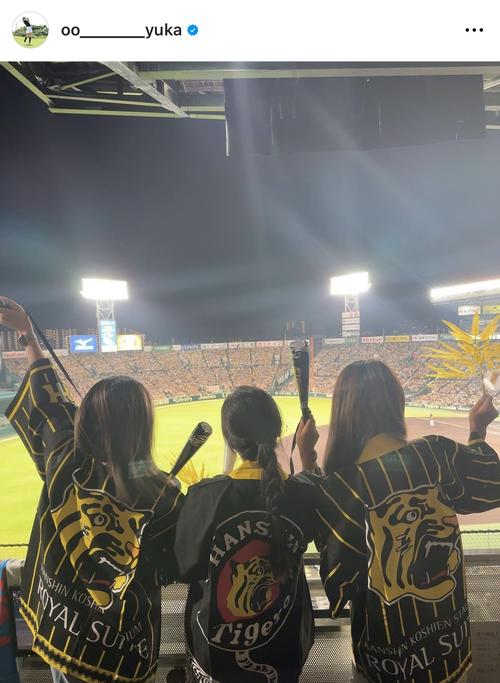 安田祐香&美祐 姉妹サイン入りタオル 安田祐香、姉・美祐＆青木瀬令奈と甲子園で阪神のはっぴ姿披露「アレ