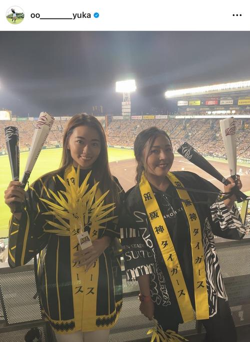 安田祐香&美祐 姉妹サイン入りタオル 安田祐香、姉・美祐＆青木瀬令奈と甲子園で阪神のはっぴ姿披露「アレ