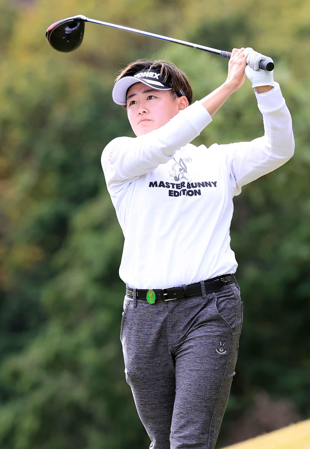 3番、ティーショットを放つ岩井明（撮影・浅見桂子）