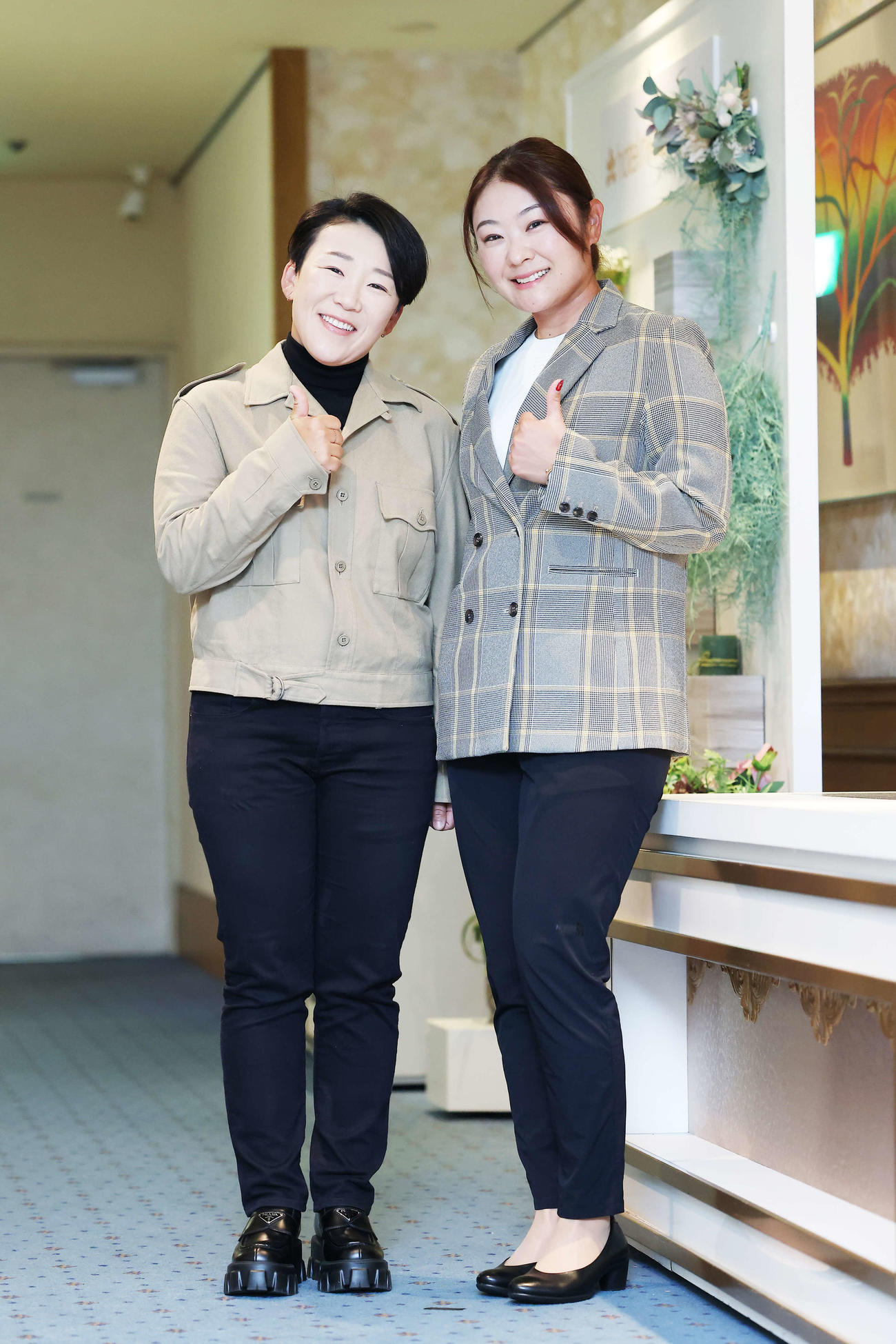 TOTOジャパンクラシック選手歓迎レセプションでドレスアップする申ジエ（左）と藤田（撮影・河田真司）