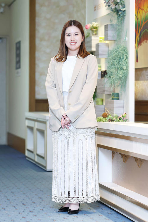 TOTOジャパンクラシック選手歓迎レセプションでドレスアップする西村（撮影・河田真司）