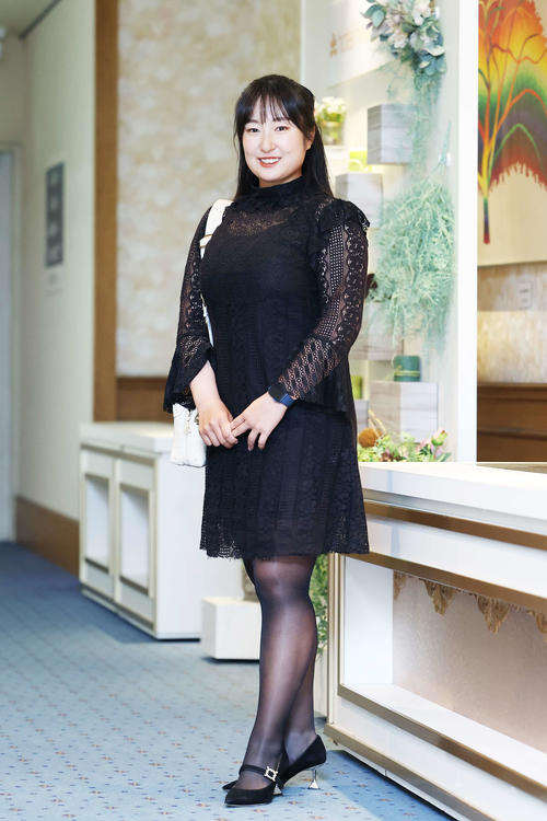 TOTOジャパンクラシック選手歓迎レセプションでドレスアップする阿部（撮影・河田真司）