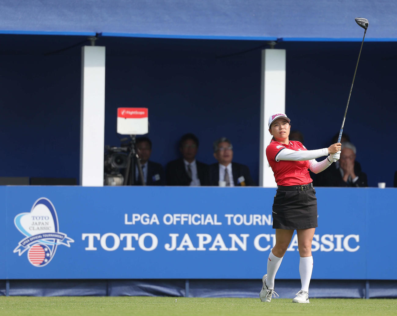 1番、ティーショットを放つ勝みなみ（撮影・河田真司）