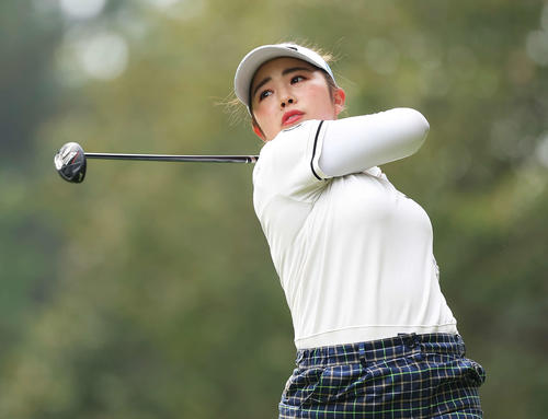 3番、ティーショットを放つ山下美夢有（撮影・河田真司）