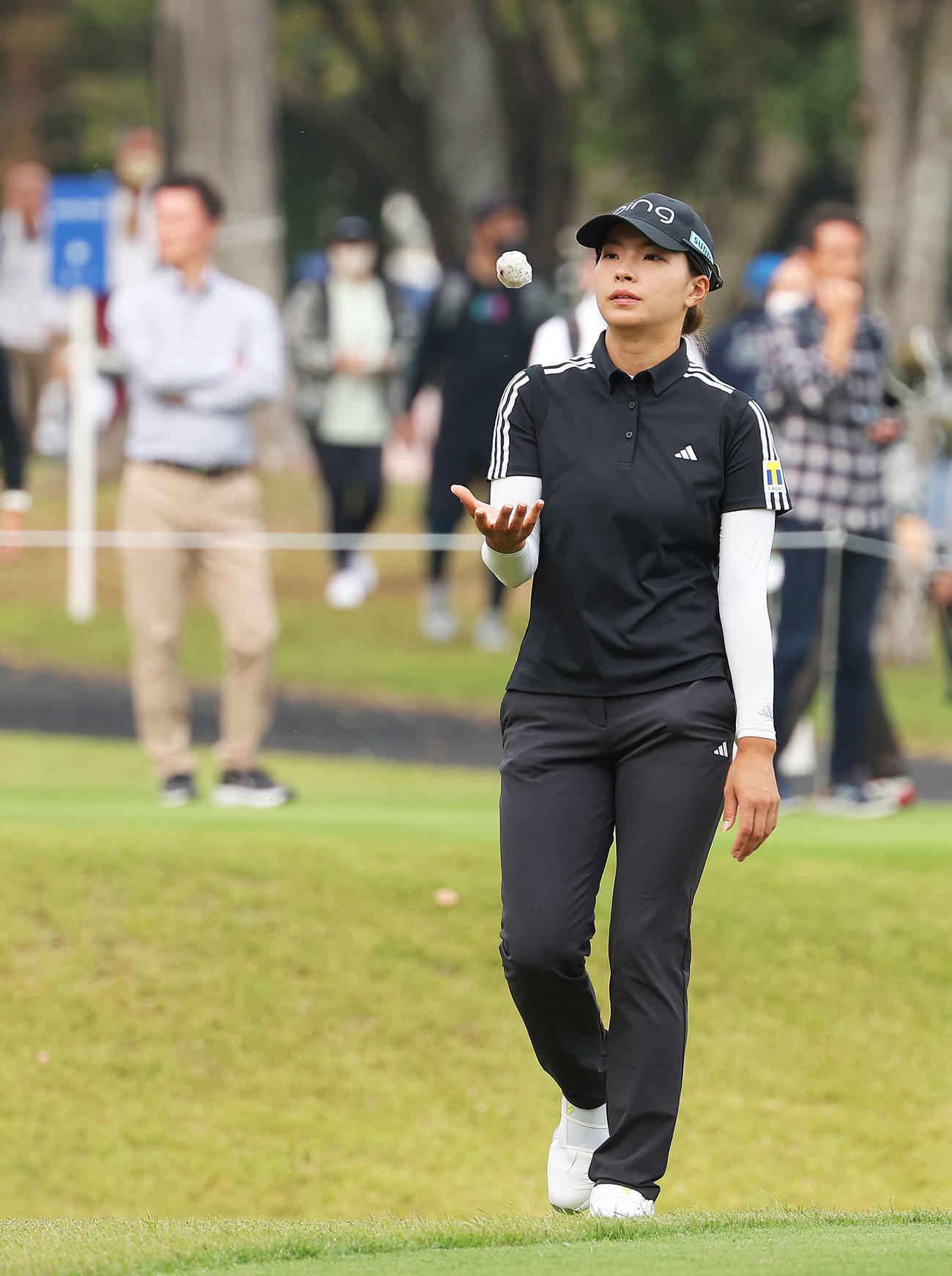 12番、移動する渋野（撮影・河田真司）