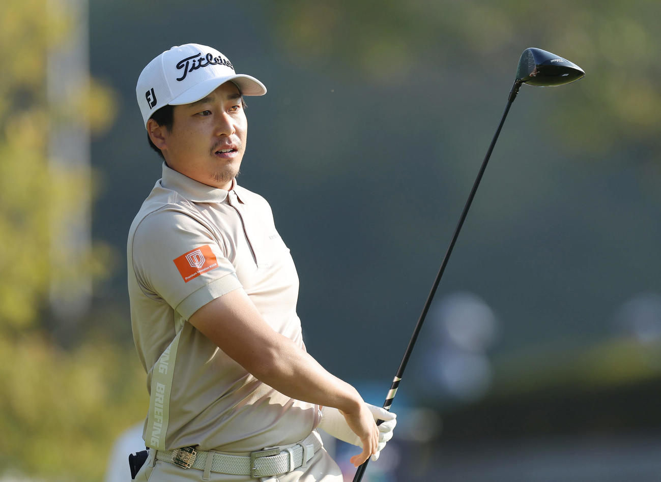 1番、ティーショットを放つ勝俣（撮影・前田充）