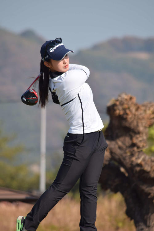 清本美波ノーボギー首位に「気分は良い」あわやホールインワンの