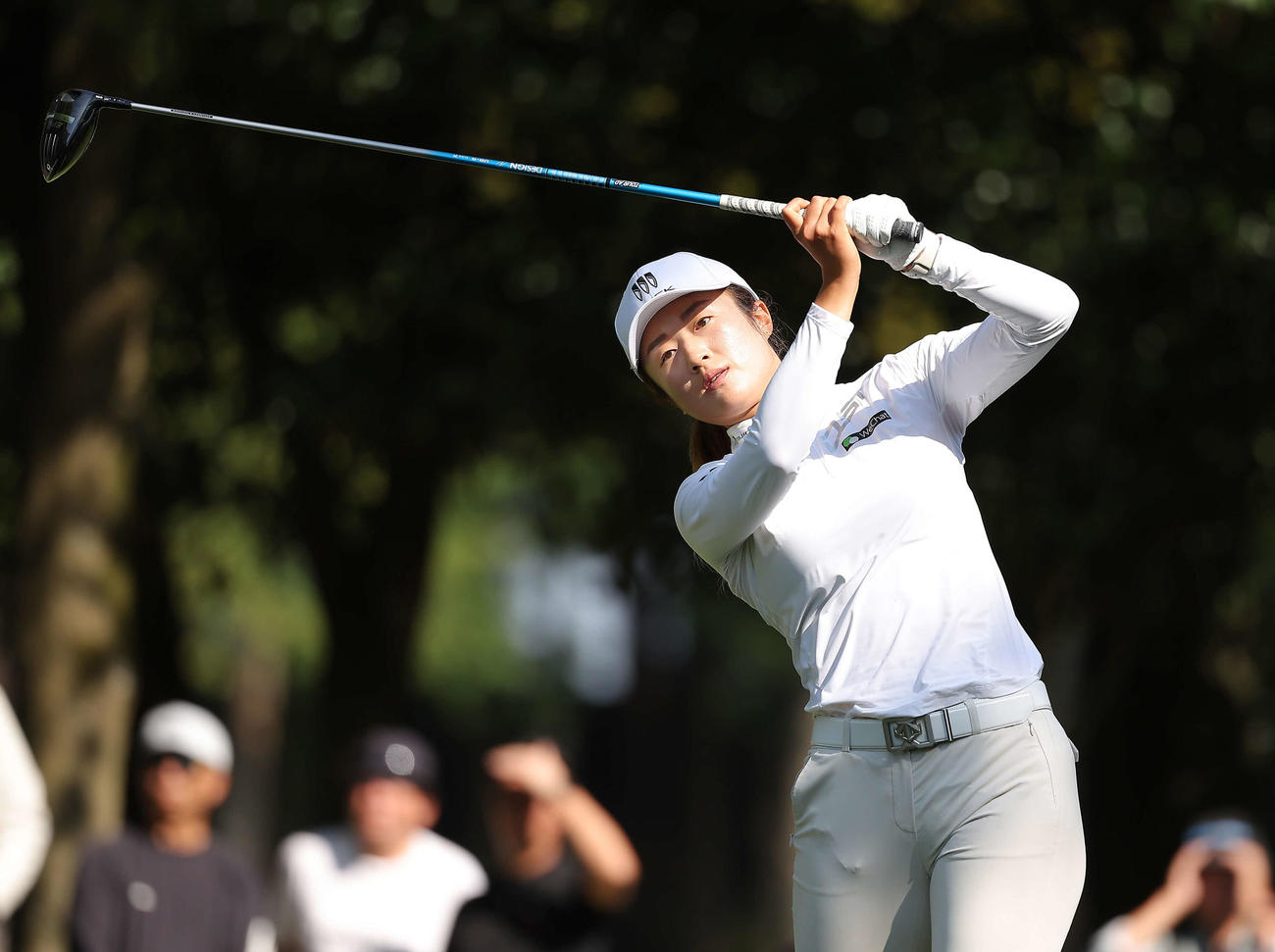 4番、ティーショットを放つリュウ・ユー（撮影・河田真司）