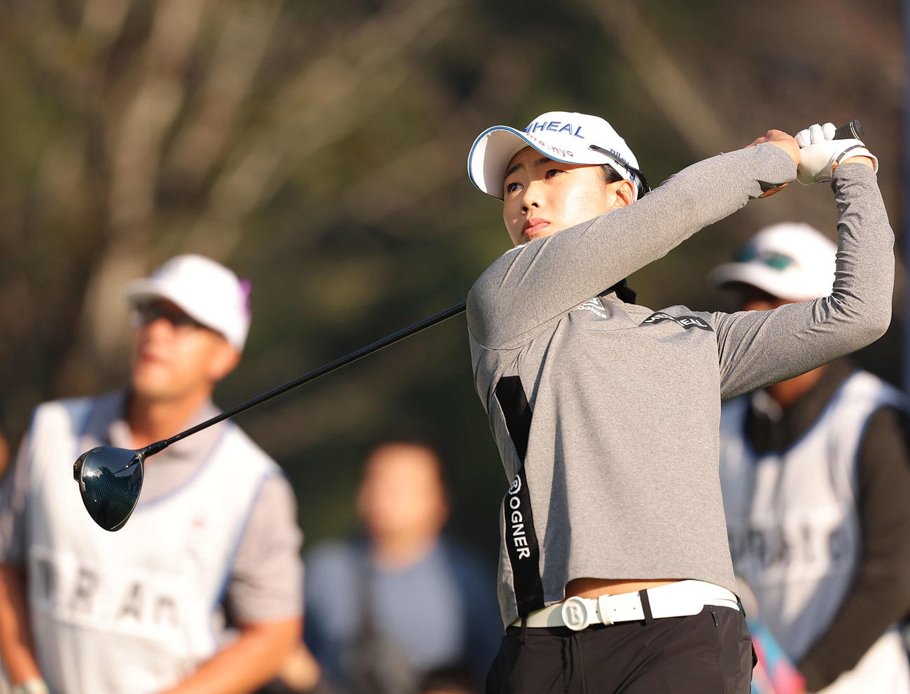 1番、ティーショットを放つアン・ナリン（撮影・河田真司）