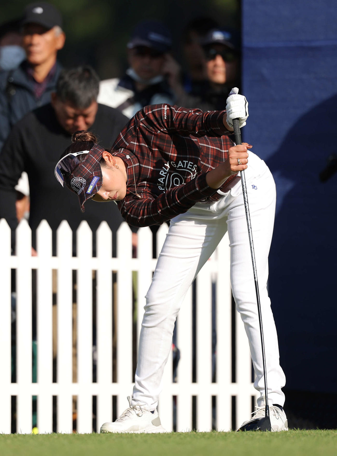 1番、ストレッチする原（撮影・河田真司）