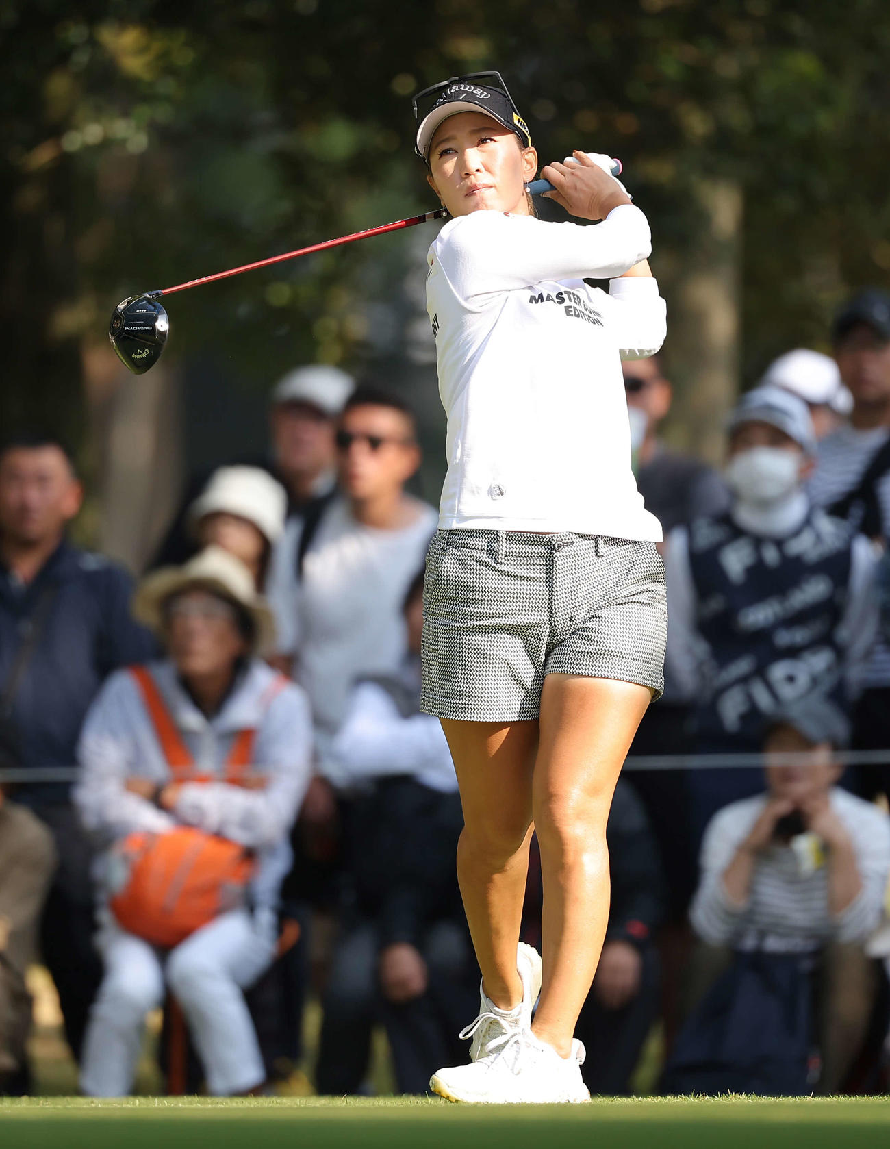 4番、ティーショットを放つ上田桃子（撮影・河田真司）