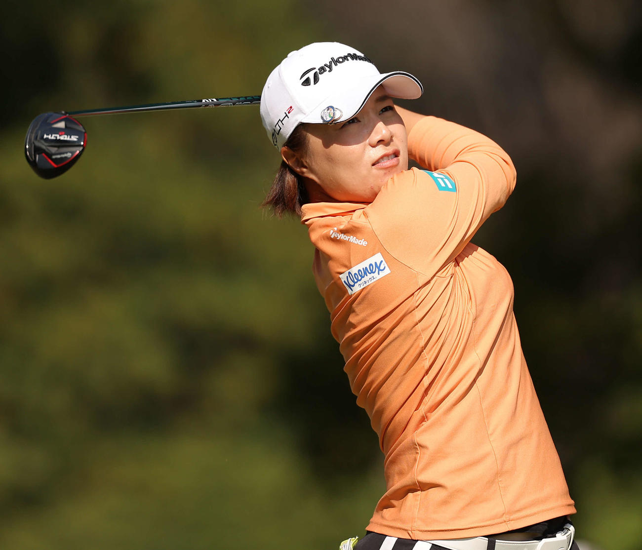 5番、ティーショットを放つ永峰咲希（撮影・河田真司）