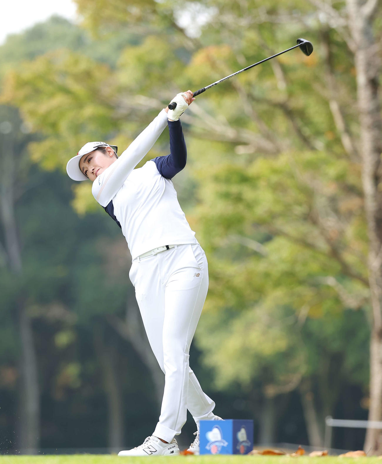 5番、ティーショットを放つ稲見萌寧（撮影・河田真司）