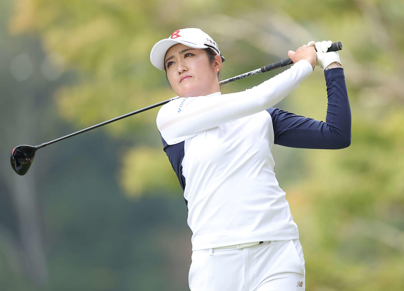 5番、ティーショットを放つ稲見萌寧（撮影・河田真司）