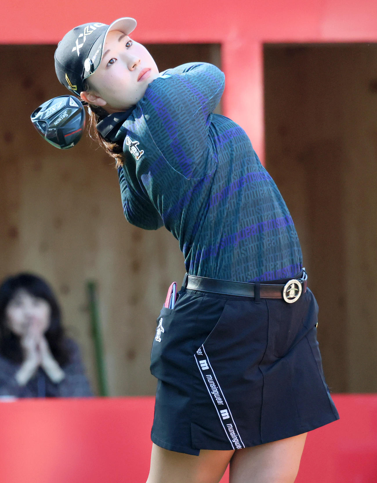 1番、ティーショットを放つ竹田麗央（撮影・上山淳一）