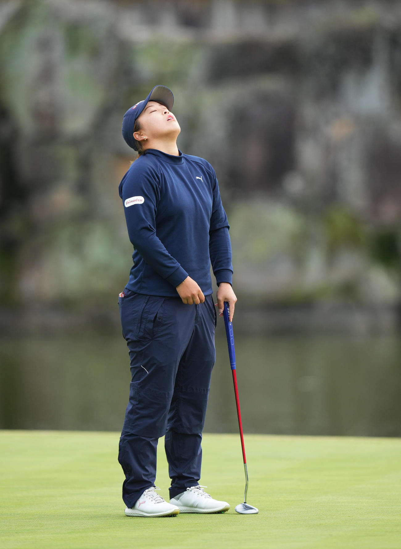 伊藤園レディースで優勝し、感極まる西郷（撮影・菅敏）