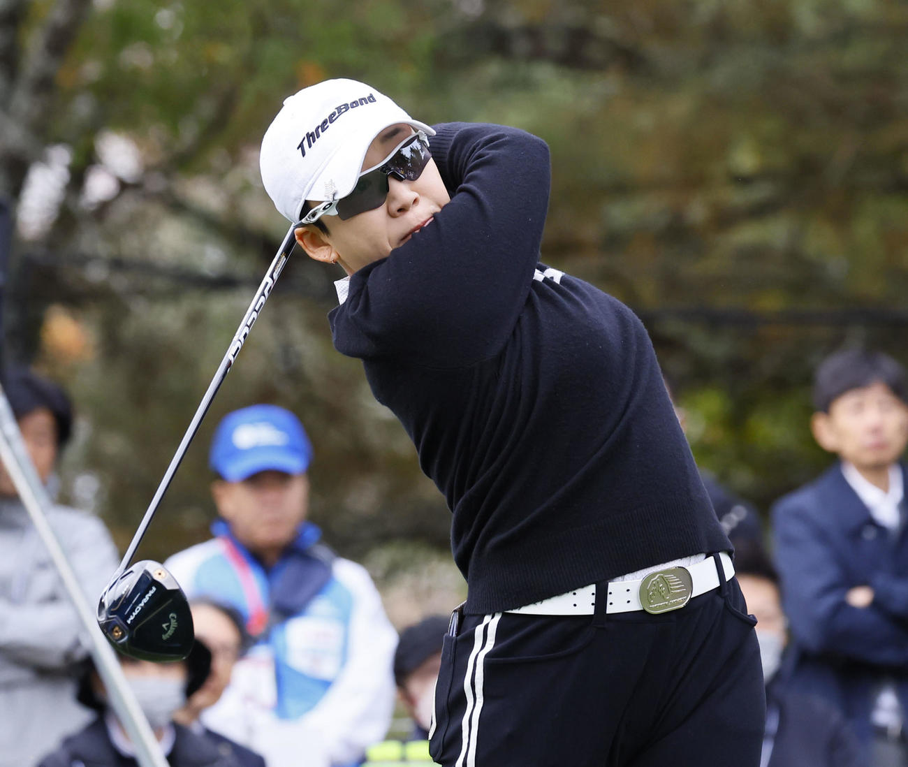 10番、ティーショットを放つ申ジエ（撮影・藤尾明華）
