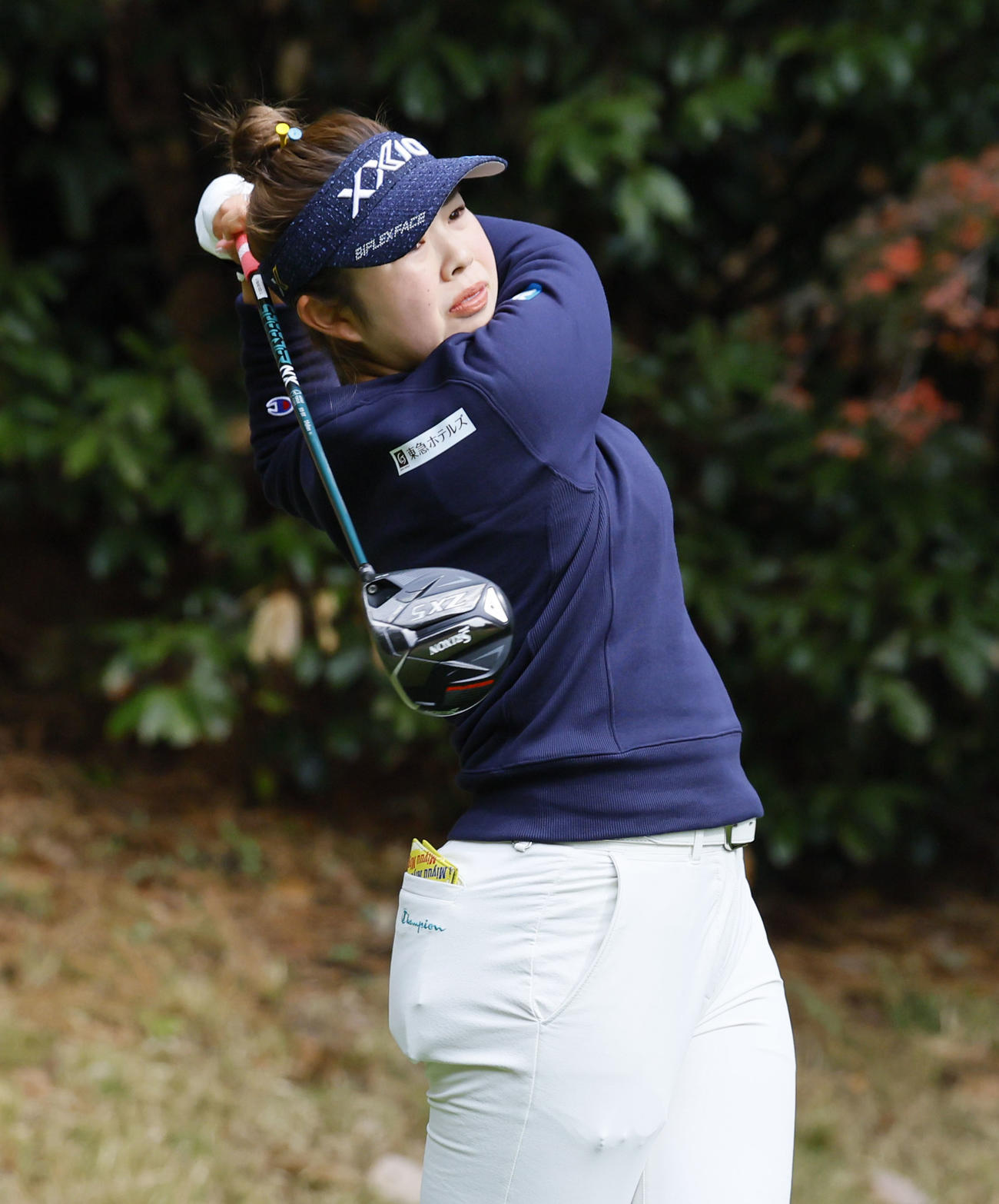 2番、ティーショットを放つ山下美夢有（撮影・藤尾明華）