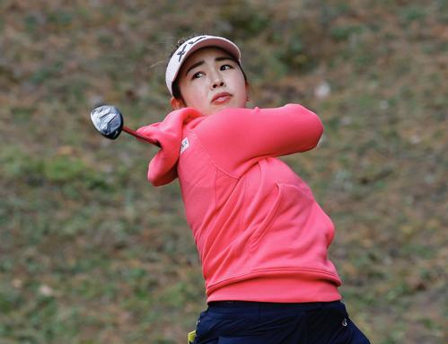 3番、ティーショットを放つ山下美夢有（撮影・藤尾明華）