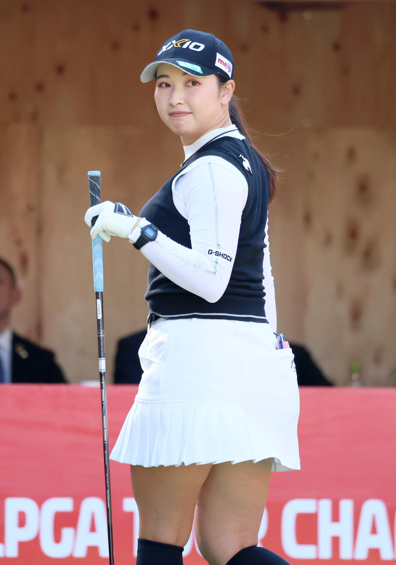 1番、ティーショットを放ち打球を見る小祝さくら（撮影・上山淳一）