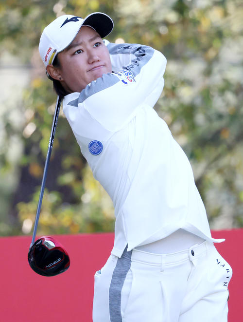 2番、ティーショットを放つ野沢（撮影・上山淳一）