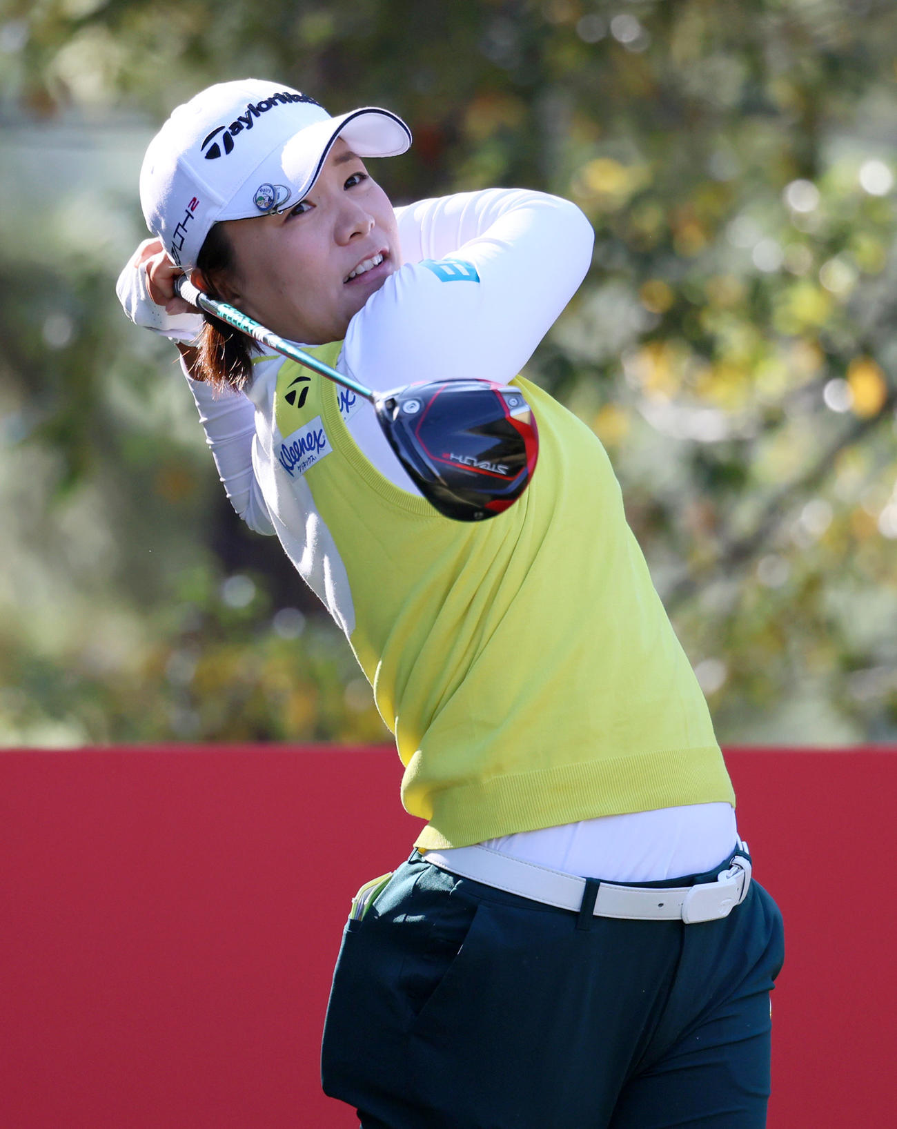 2番、ティーショットを放つ永峰咲希（撮影・上山淳一）