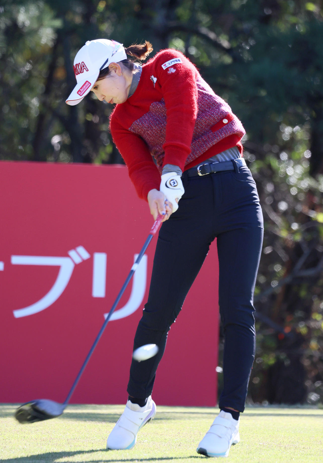 4番、ティーショットを放つ蛭田みな美（撮影・上山淳一）