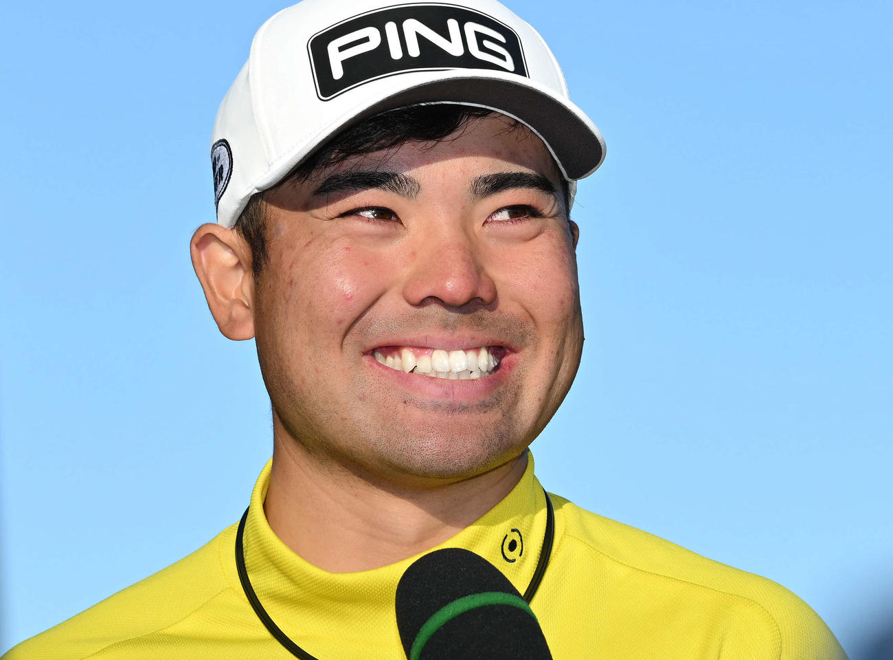 優勝のインタビューで笑顔を見せる蝉川泰果（撮影・滝沢徹郎）