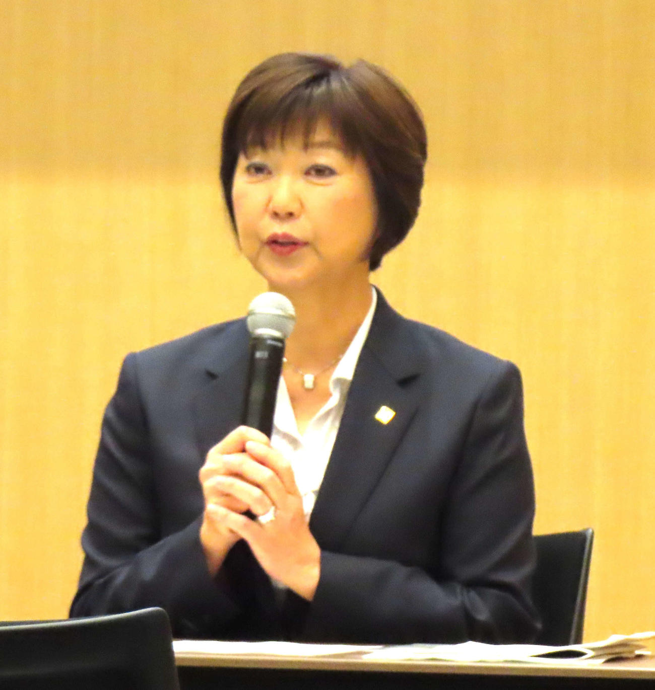 記者会見に出席したJLPGA小林会長