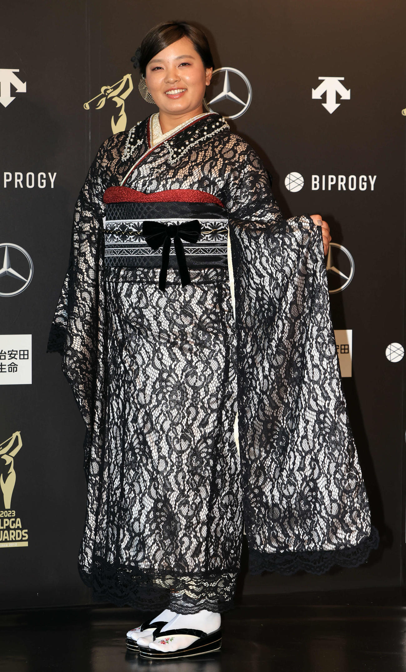 「JLPGA AWARDS 2023」で振り袖姿を披露した鈴木愛（撮影・浅見桂子）