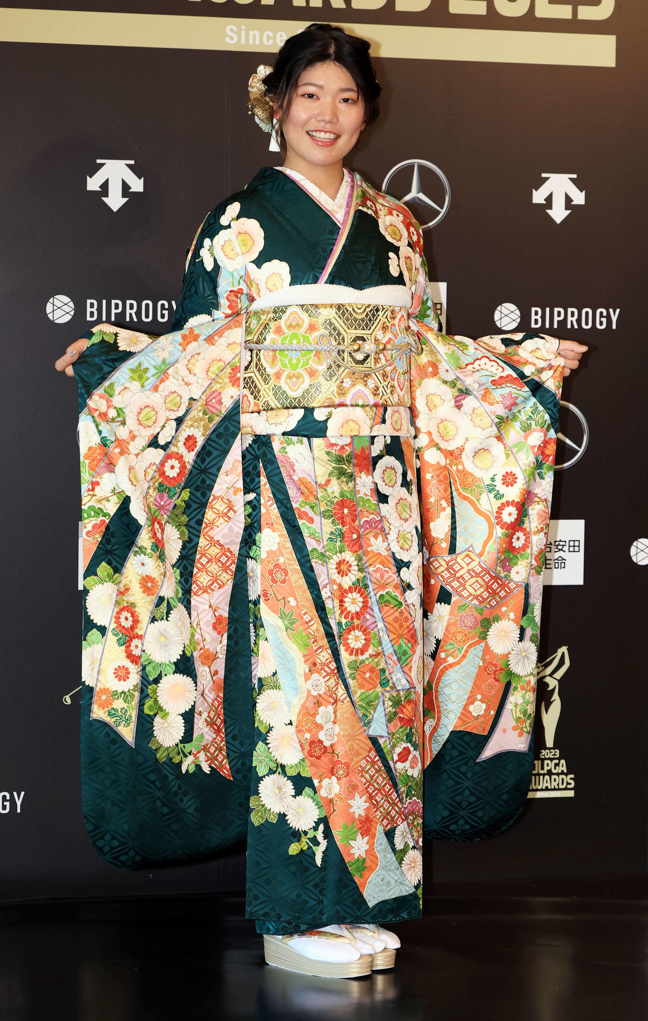 「JLPGA AWARDS 2023」で振り袖姿を披露する桜井心那（撮影・浅見桂子）