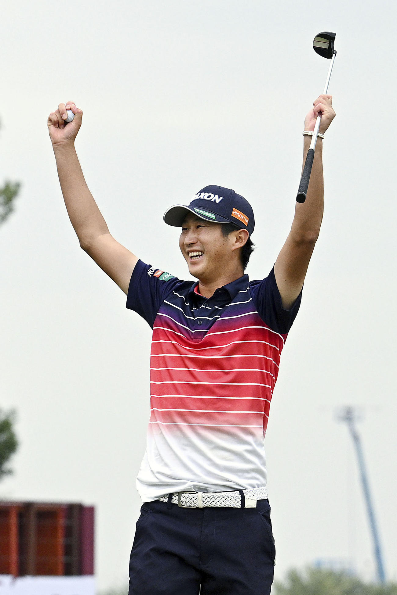 男子ゴルフの欧州ツアー、カタール・マスターズで優勝し、ガッツポーズする星野陸也（共同）
