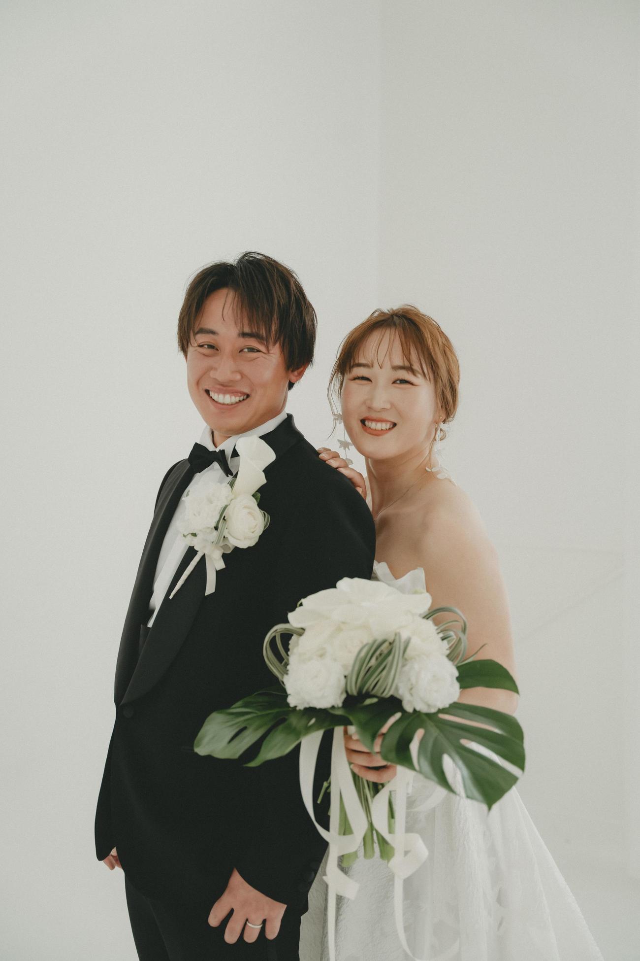 女子プロゴルフのステップツアーで通算2勝の新海美優が男子プロの松田一将と結婚