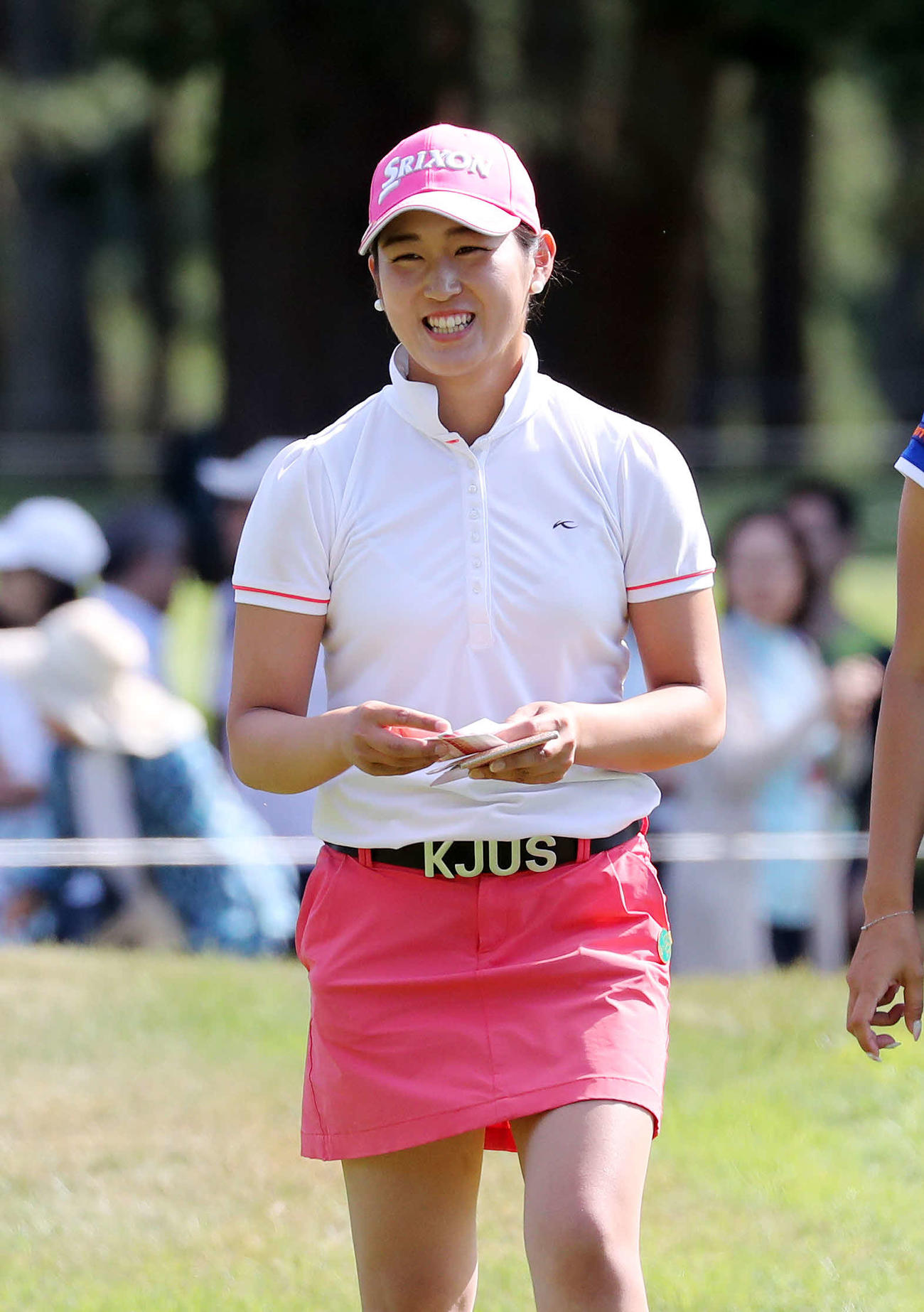 ニチレイ・レディース　ホールアウトし笑顔を見せる新海美優（17年6月17日撮影）