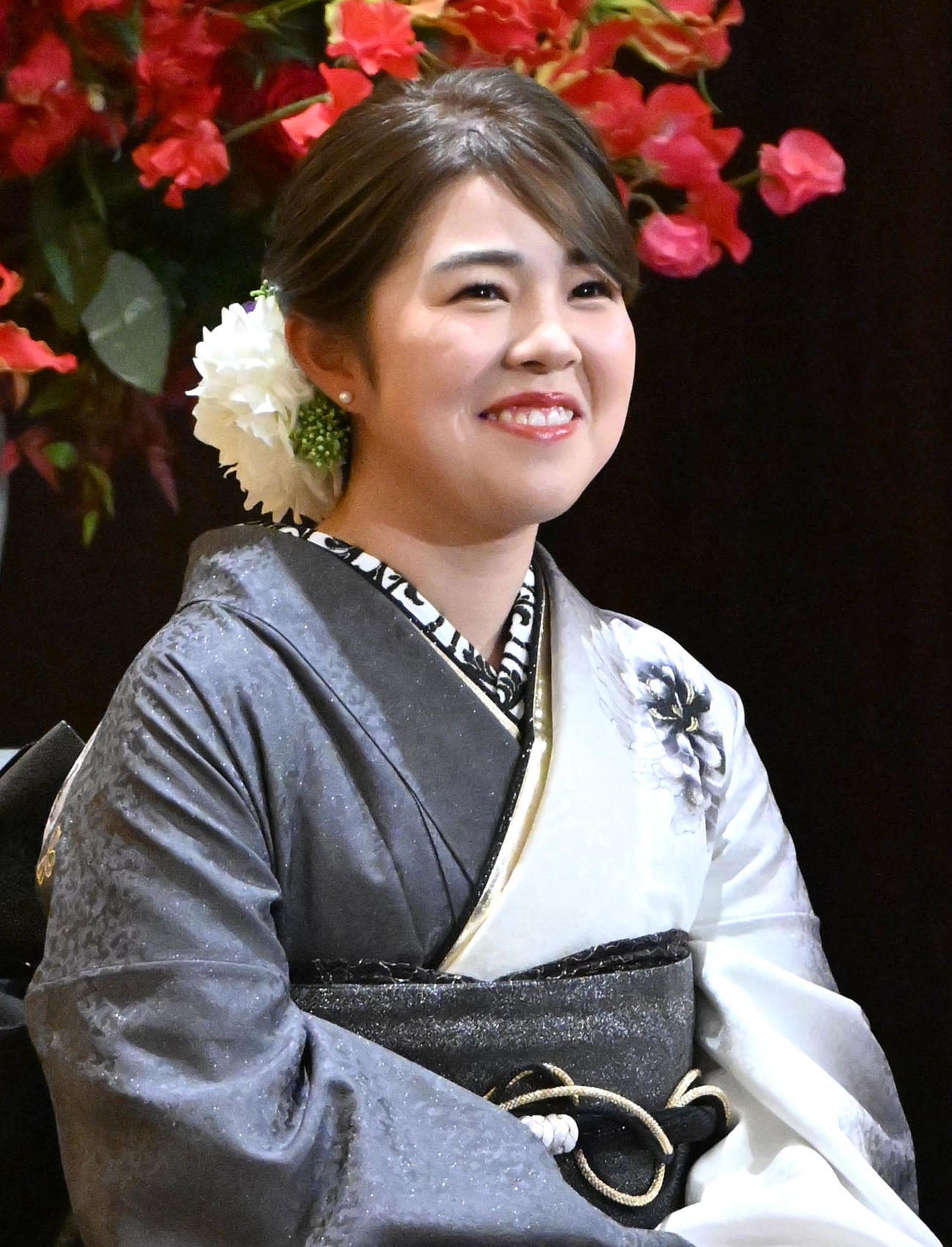 祝う会で笑顔を見せる山下美夢有（撮影・石井愛子）