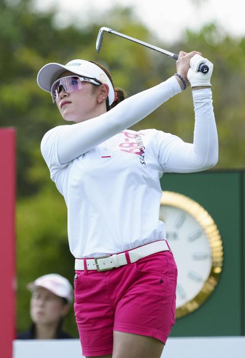 原英莉花、ピンクのショートパンツ姿「ノーボギーは良かった」今季初戦
