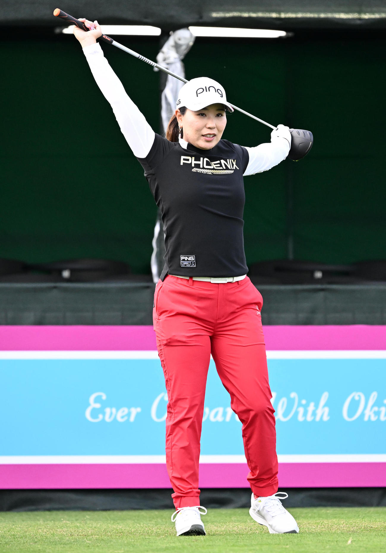 1番、スタートを待つ比嘉真美子（撮影・前岡正明）