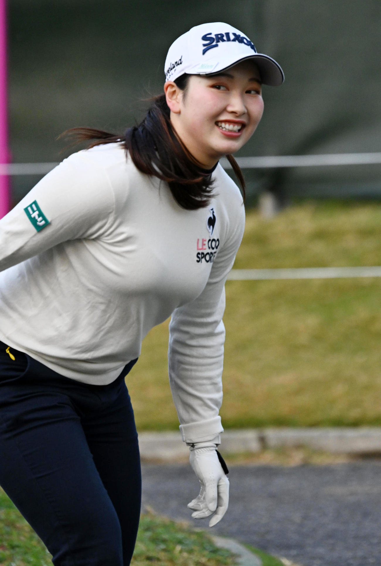 1番、笑顔でスタートする小祝（撮影・前岡正明）