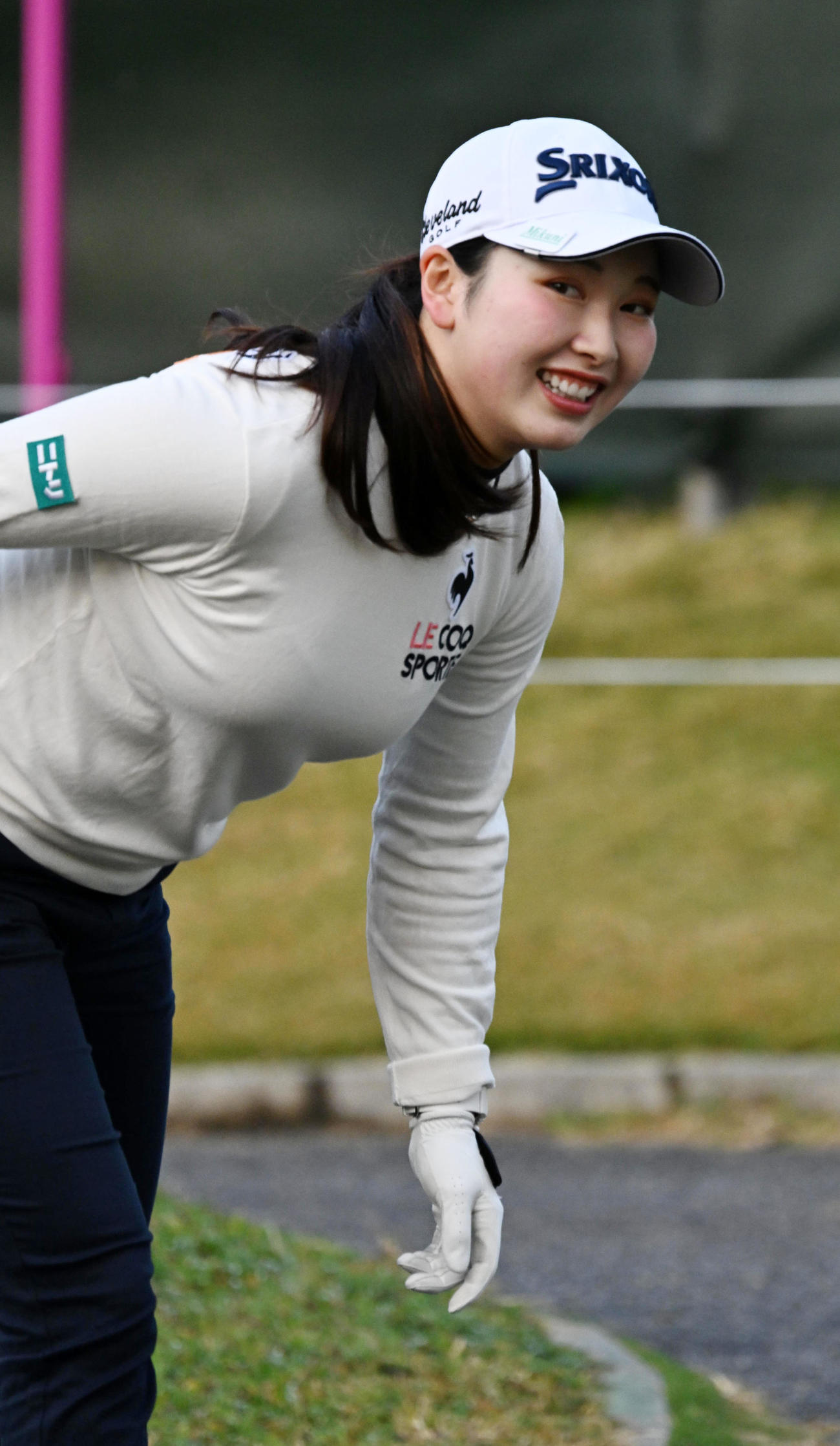 1番、笑顔でスタートする小祝（撮影・前岡正明）