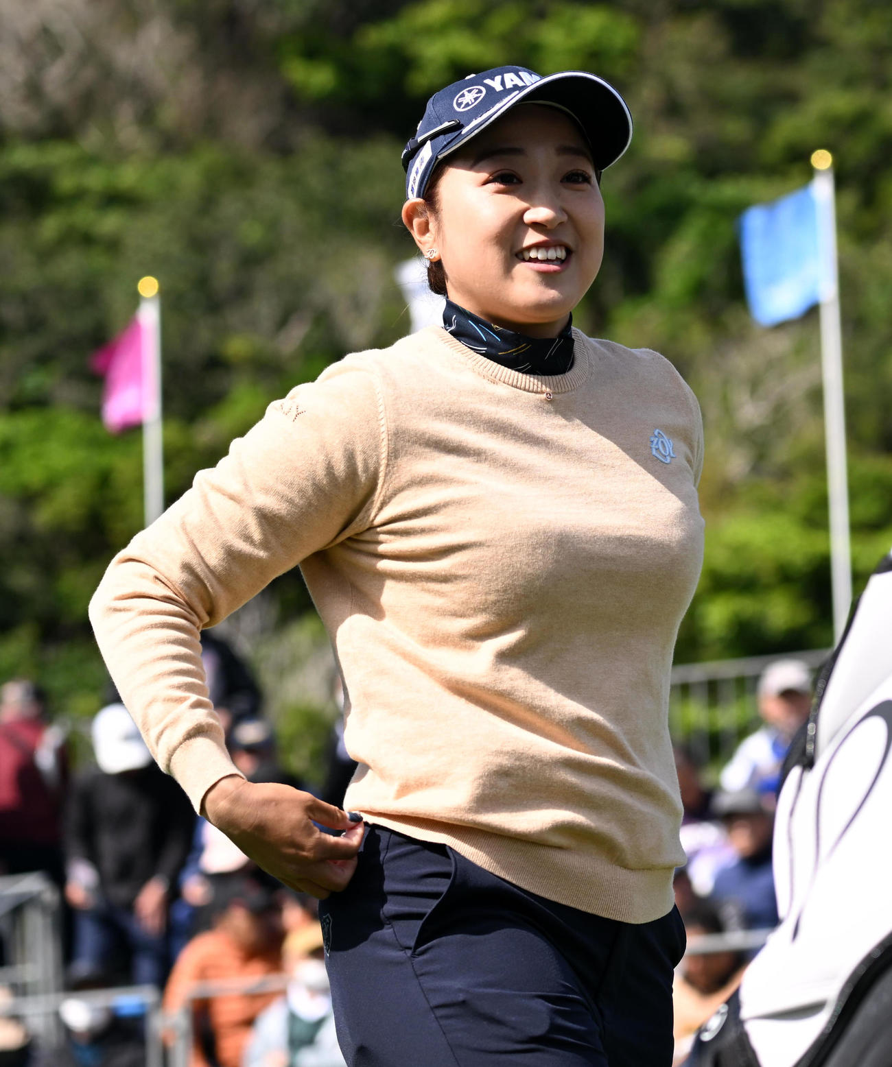 1番、笑顔でスタートする高木（撮影・前岡正明）