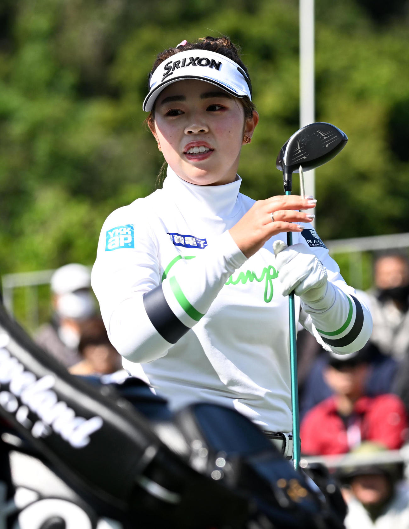 1番、笑顔を見せる山下（撮影・前岡正明）