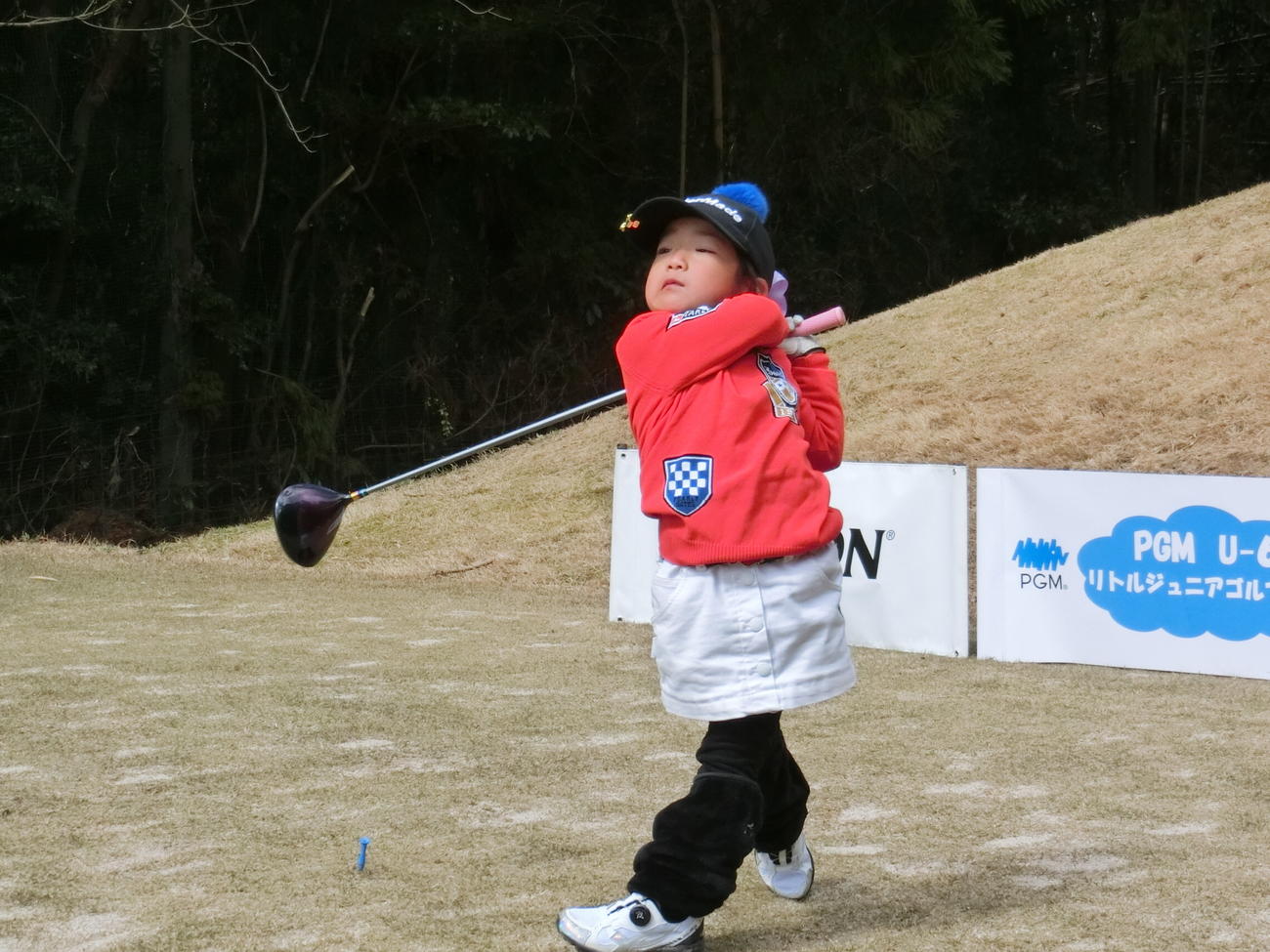 U6女子優勝の篠原美愛のティーショット（C）IJGA