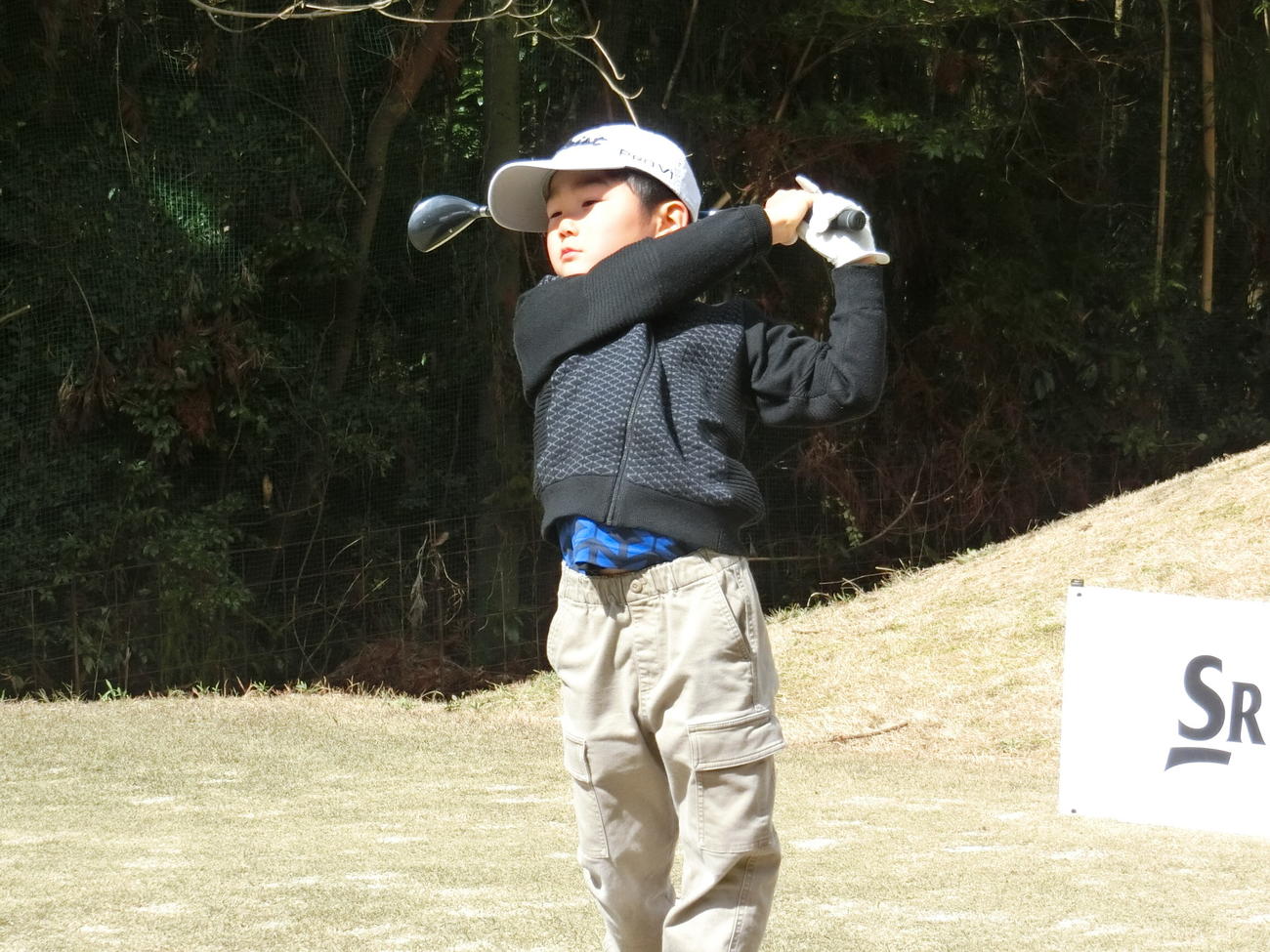 U6男子優勝の瀬川昴のティーショット（C）IJGA