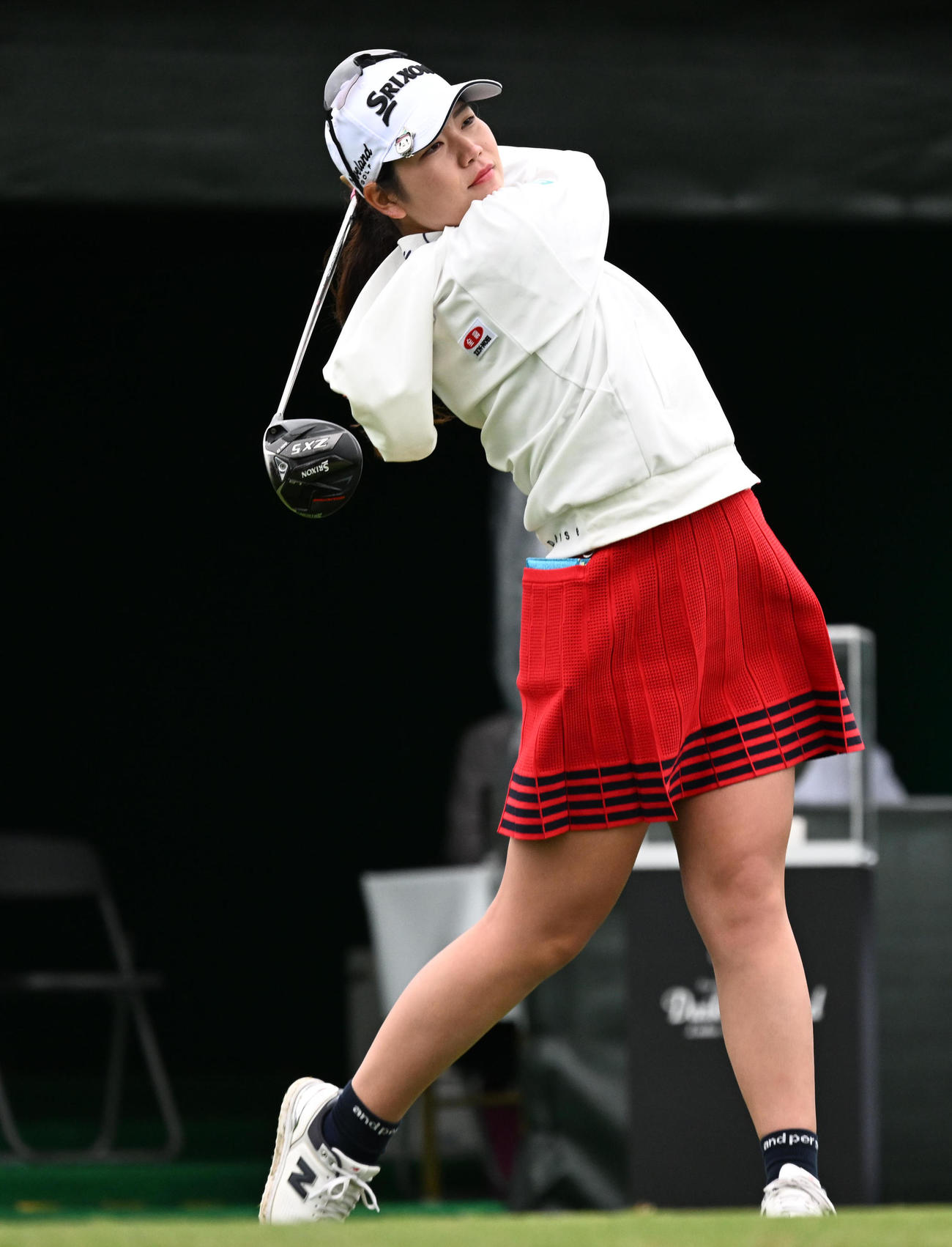 1番、ティーショットを放つ桜井（撮影・前岡正明）