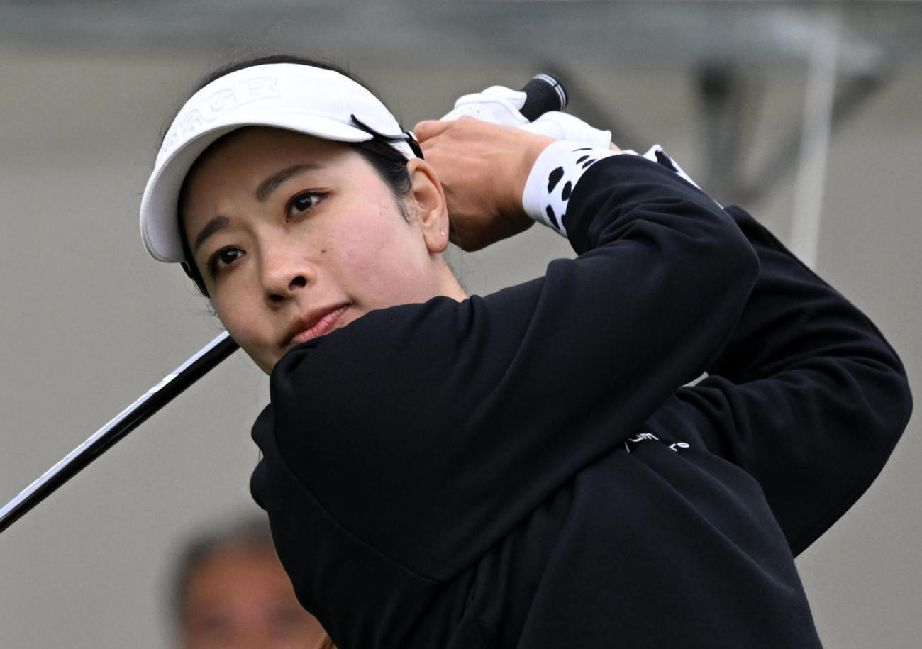 2024年3月3日　10番、ティーショットを放つ森田理香子
