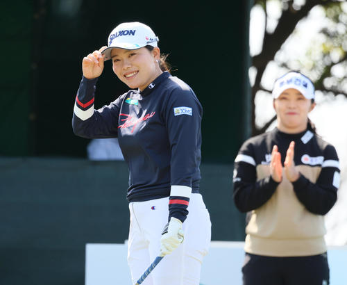 1番、笑顔を見せる勝（撮影・上山淳一）