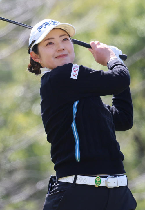 3番、ティーショットを放つ辻（撮影・上山淳一）