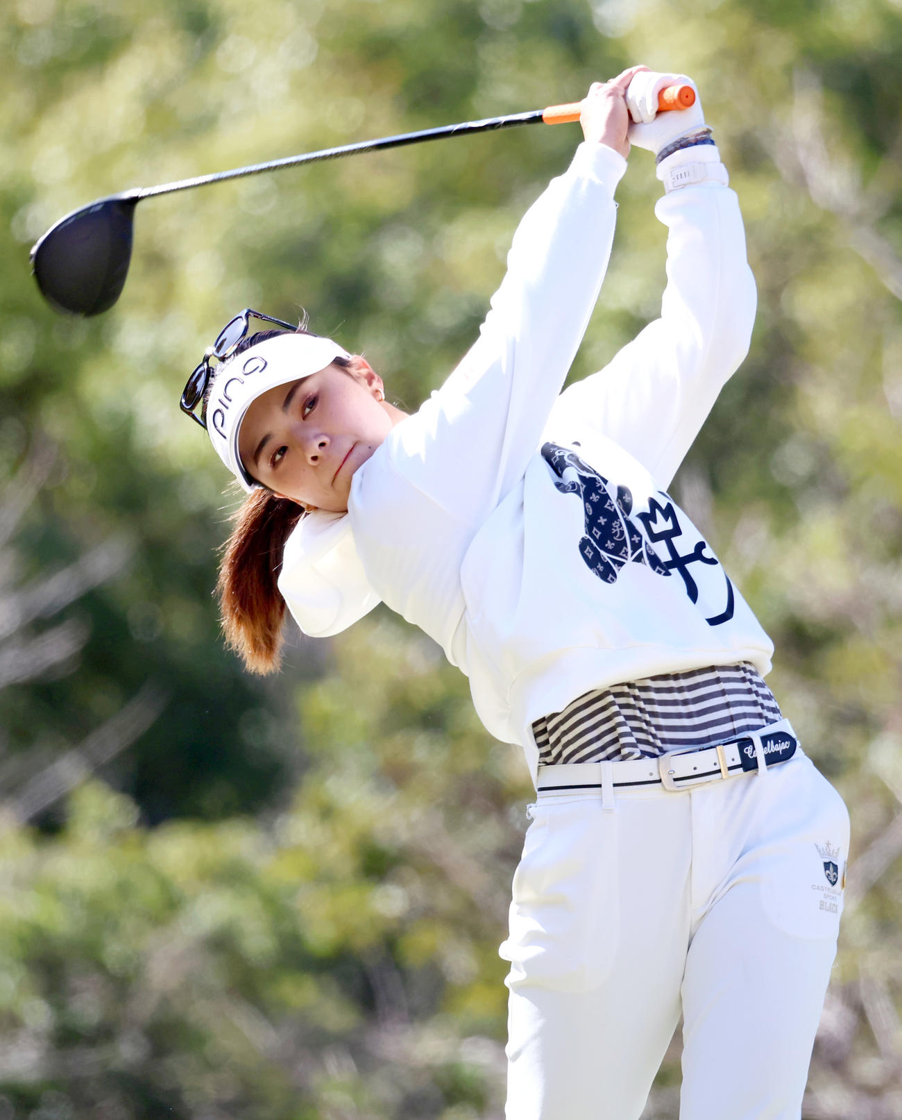 3番、藤田かはティーショットを放つ（撮影・上山淳一）