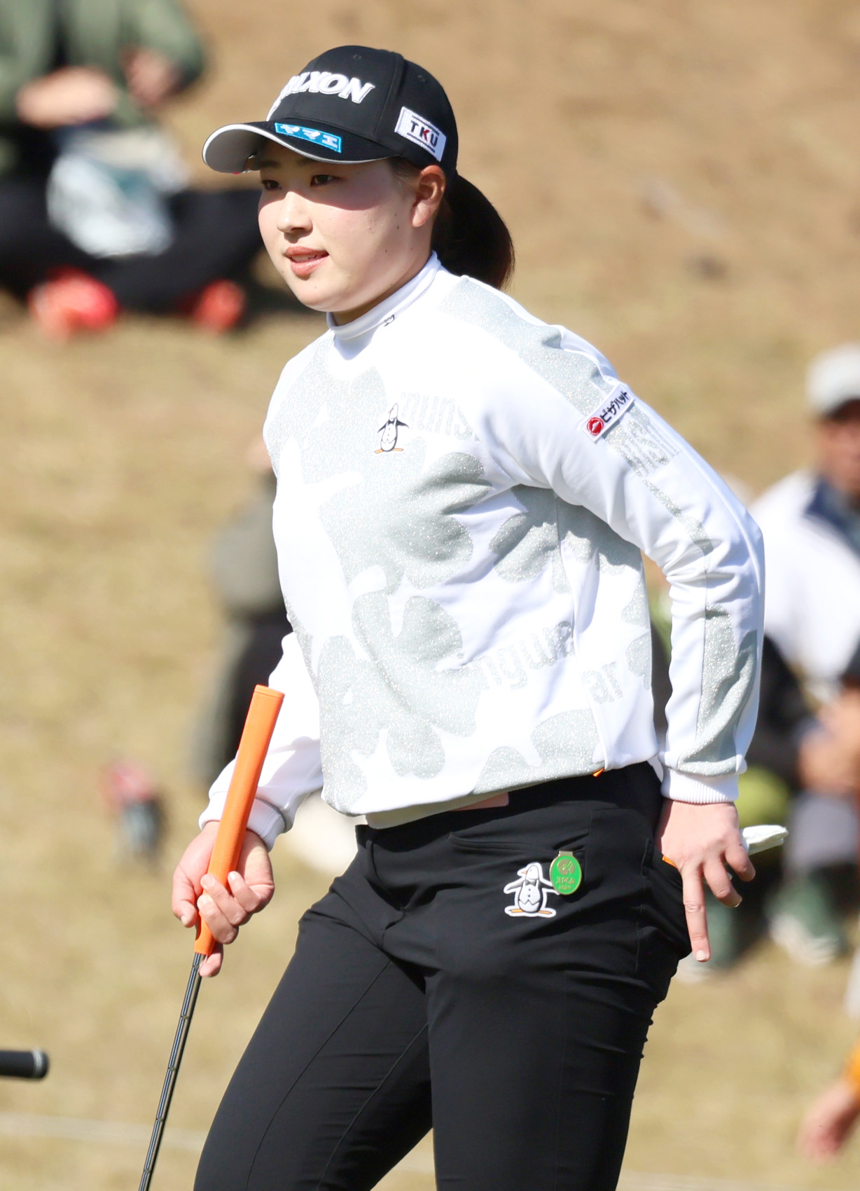 18番、グリーンへ向かう竹田（撮影・上山淳一）