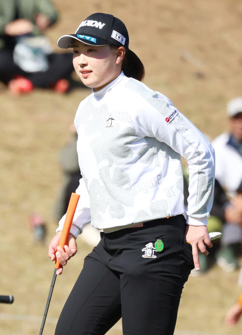 18番、グリーンへ向かう竹田(撮影・上山淳一)